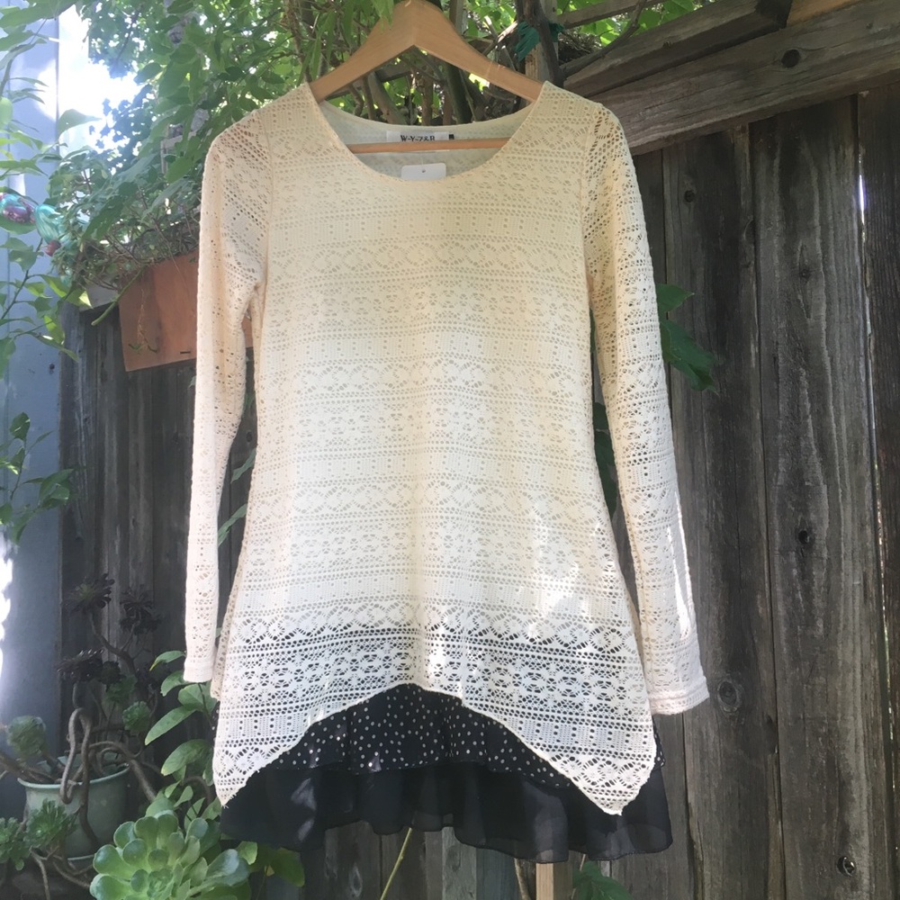 NWT Long sleeve lace top & peek-a-boo ruffled hem